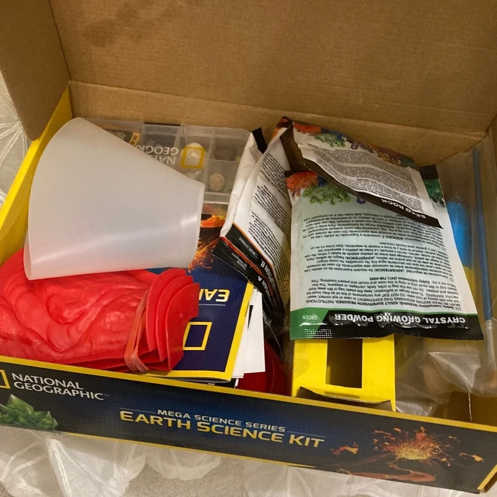 National Geographic Earth Science Kit - Picture 6 of 8